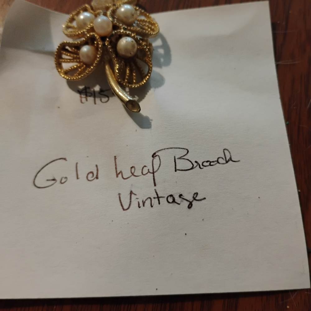Elegant Gold Leaf Brooch with Pearls